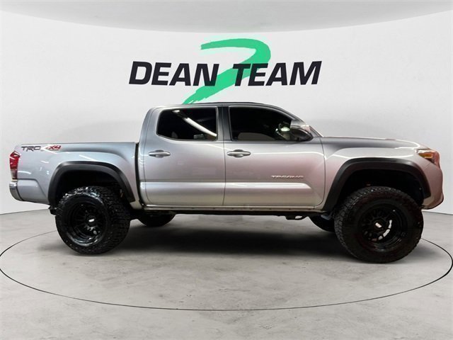 Used 2017 Toyota Tacoma TRD Off-Road w/ Tow Package (A/T) image 9