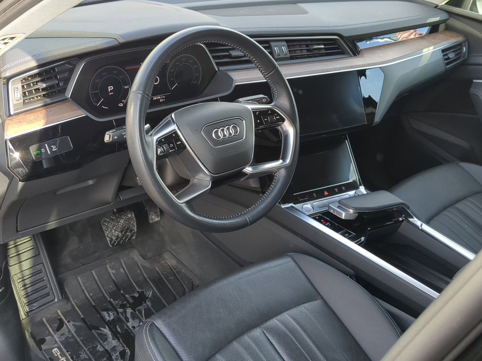 Used 2019 Audi e-tron Premium Plus image 14
