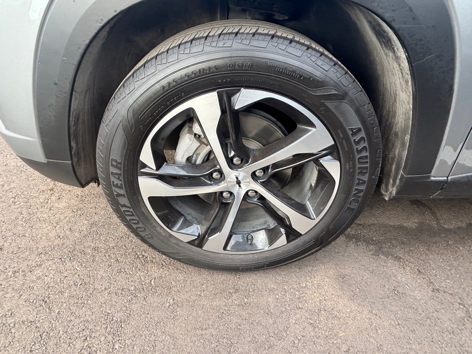 Used 2025 Chevrolet Trax RS w/ Sunroof Package FWD image 6