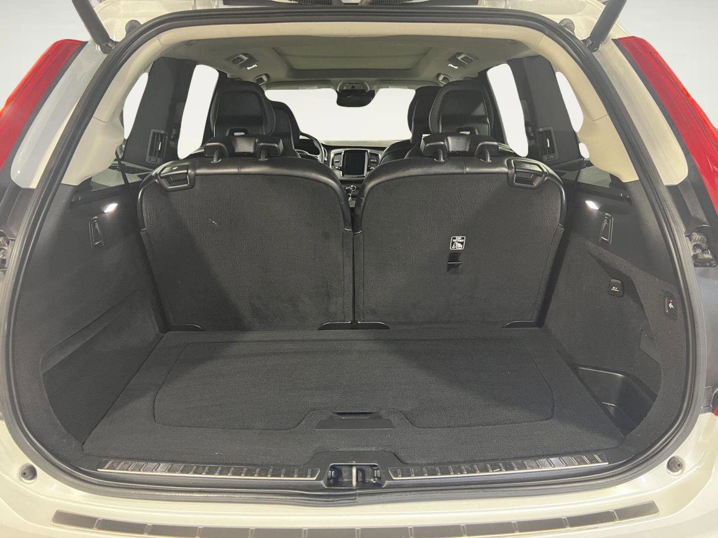 Used 2021 Volvo XC90 T6 Inscription image 8