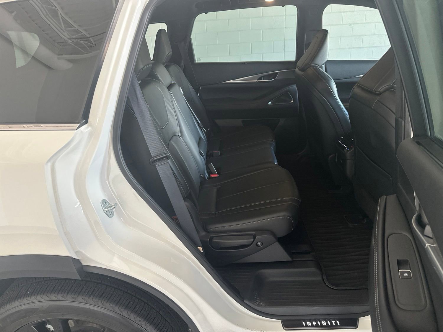 Certified 2025 INFINITI QX60 Luxe w/ Black Edition FWD image 10