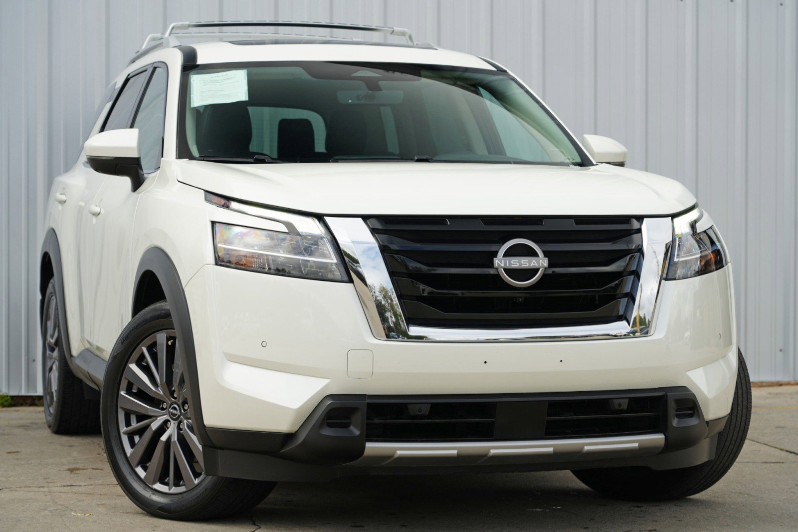Used 2023 Nissan Pathfinder SL w/ SL Premium Package image 2