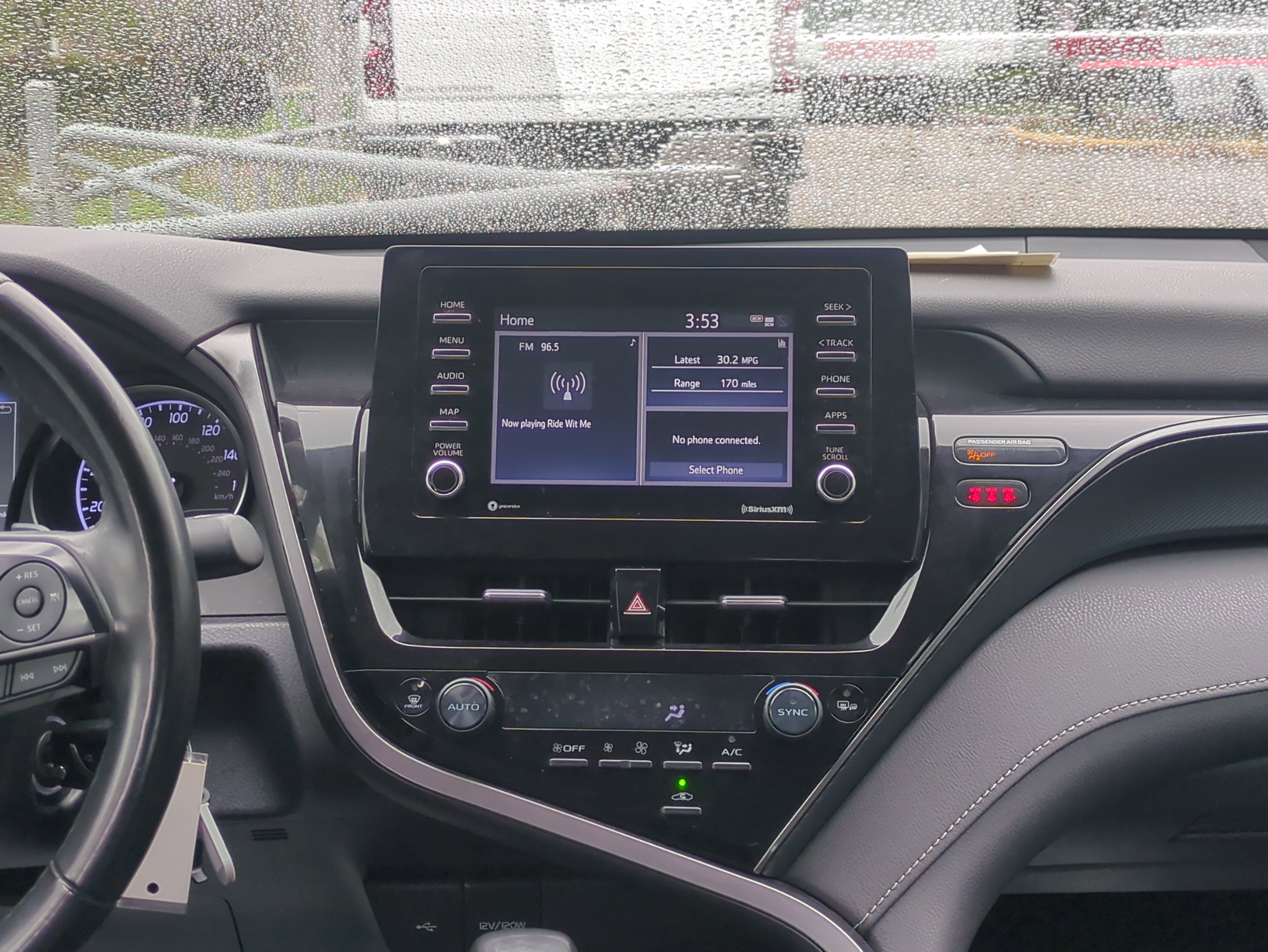 Used 2023 Toyota Camry SE image 19