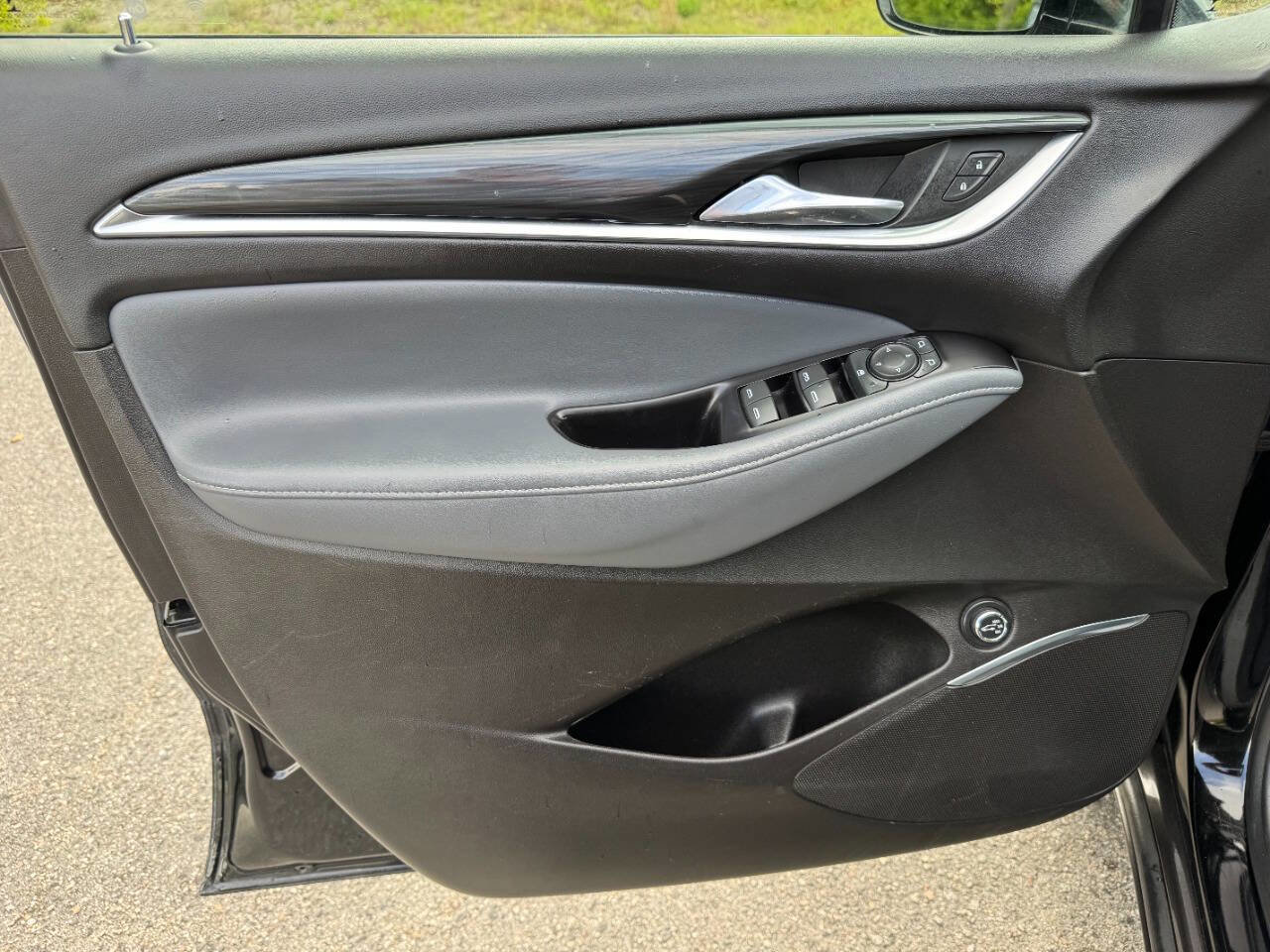 Used 2020 Buick Enclave Essence image 41