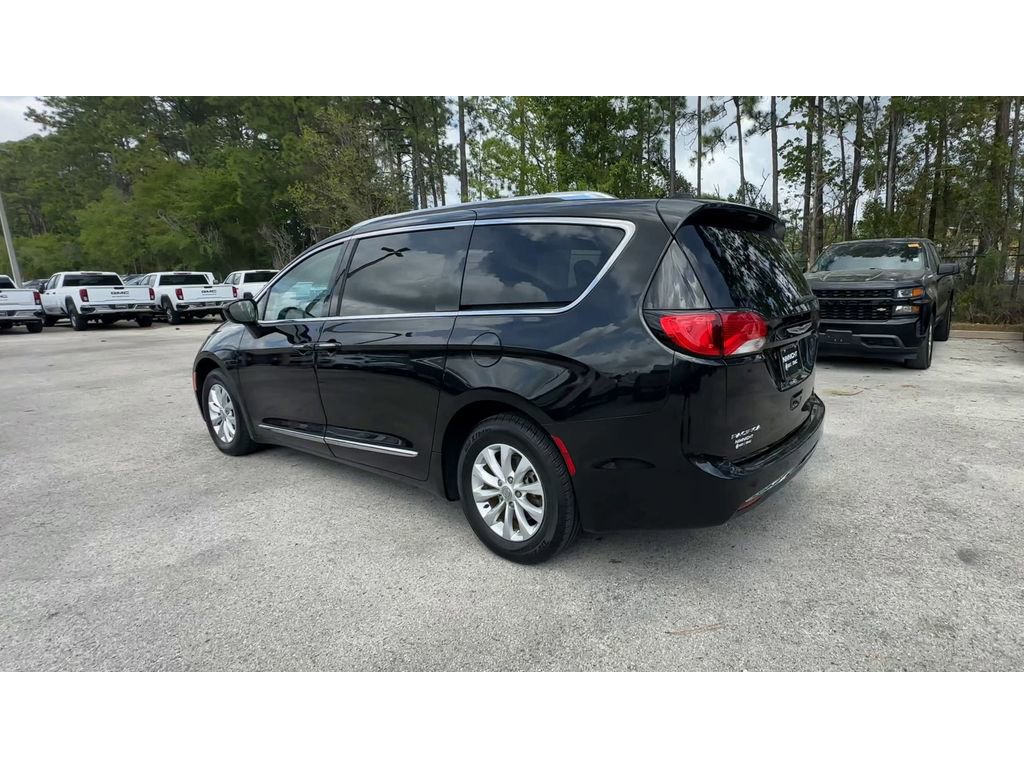 Used 2019 Chrysler Pacifica Touring-L FWD image 6