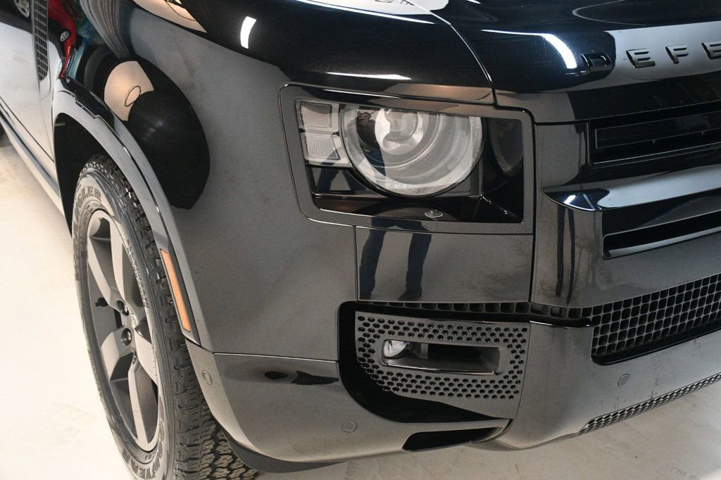 Used 2023 Land Rover Defender 110 X-Dynamic SE image 11
