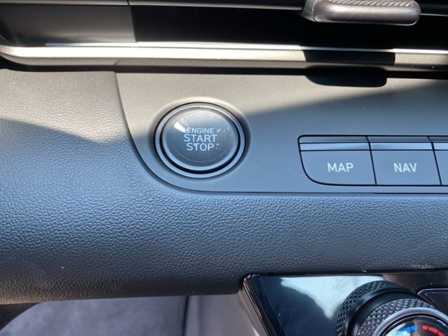 New 2025 Hyundai Elantra SEL image 17