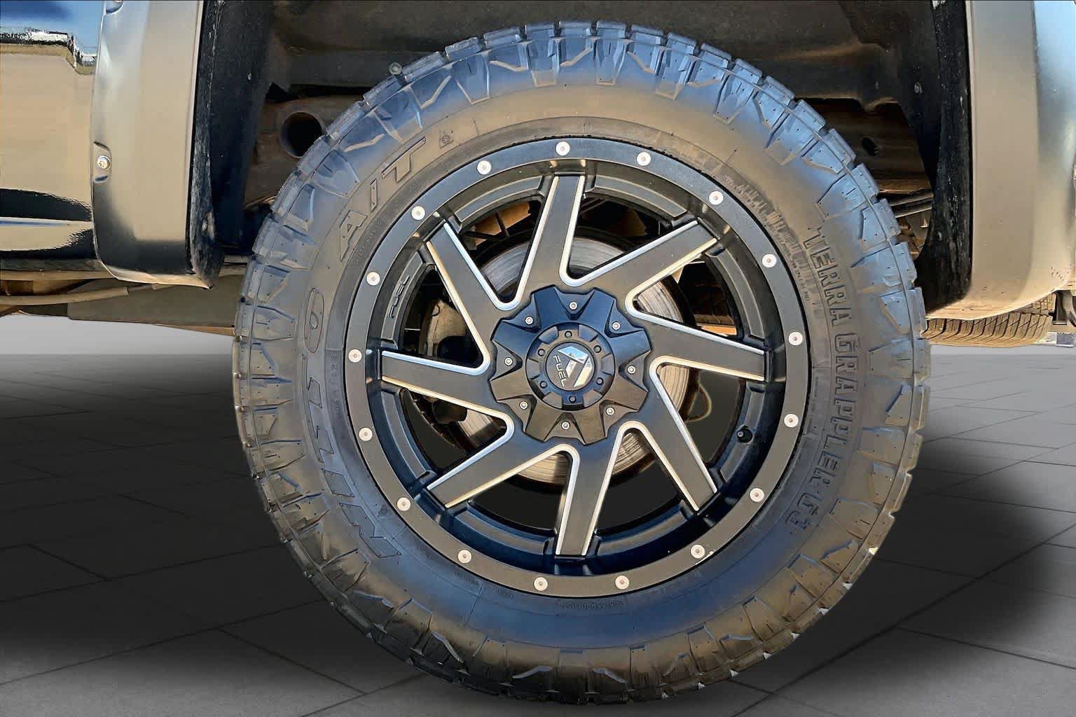 Used 2018 Chevrolet Silverado 1500 LT w/ Texas Edition AWD/4WD image 11
