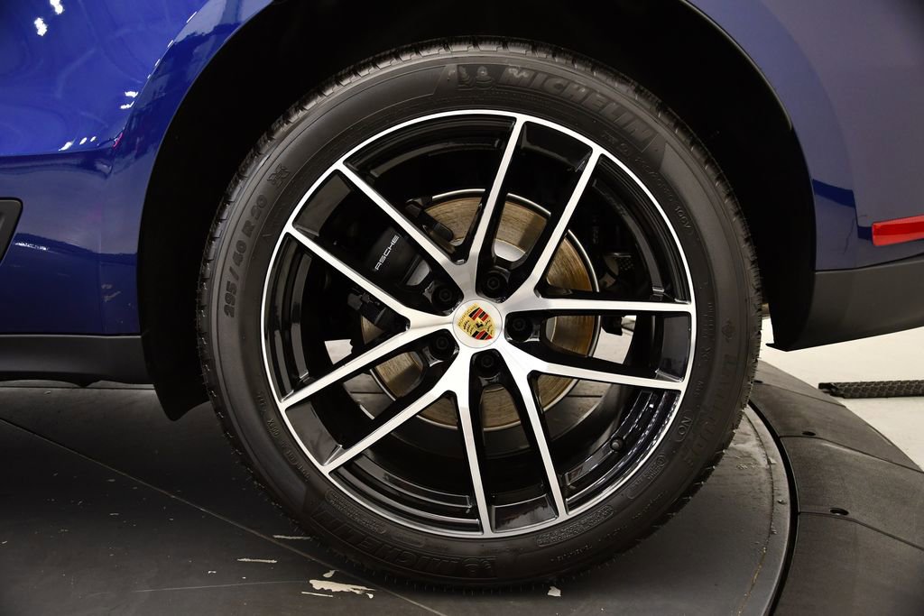 Certified 2025 Porsche Macan image 17
