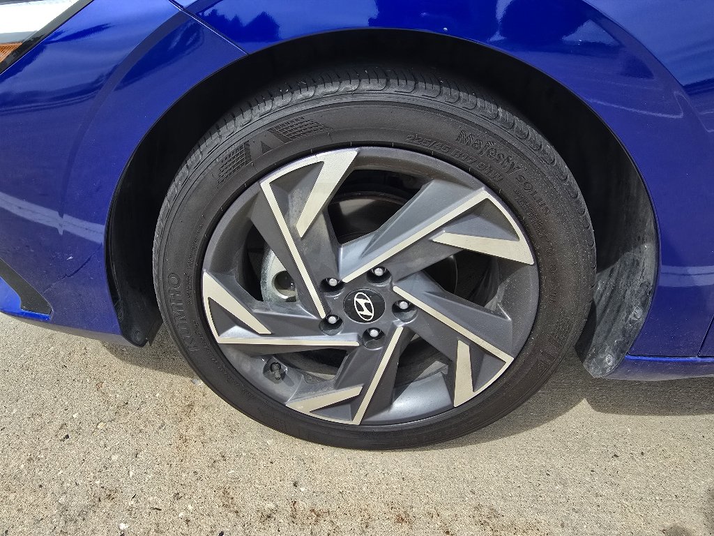 Used 2025 Hyundai Elantra Sport FWD image 10