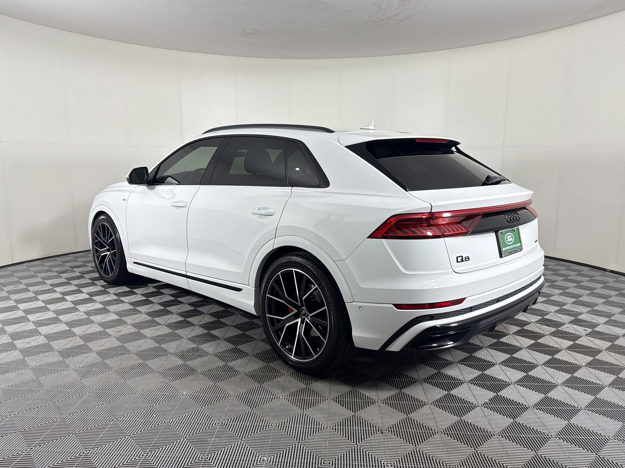 Used 2022 Audi Q8 Premium Plus AWD/4WD image 3