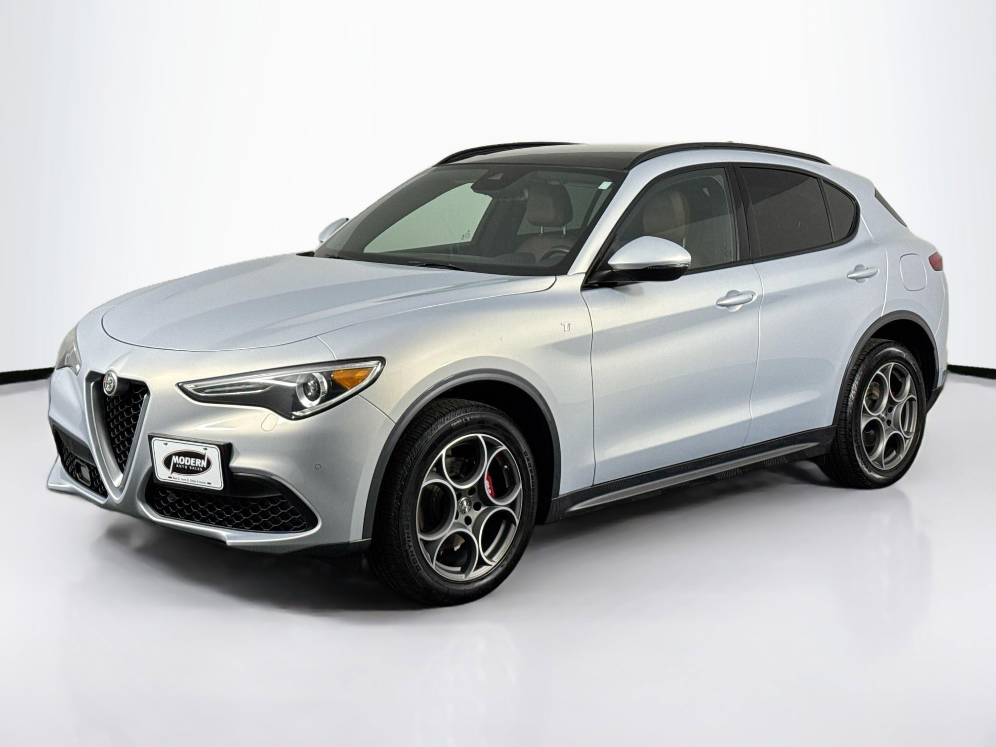 Used 2023 Alfa Romeo Stelvio Ti w/ Active Assist Plus Package AWD/4WD image 6