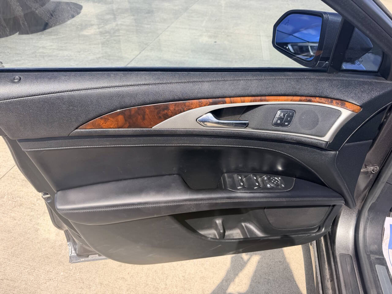 Used 2017 Lincoln MKZ Reserve FWD image 13