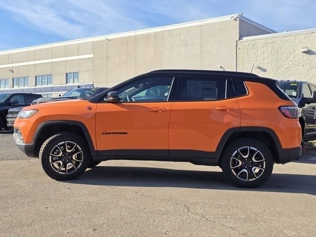 Used 2026 Jeep Compass Trailhawk w/ Sun, Sound & Navigation Group AWD/4WD image 28