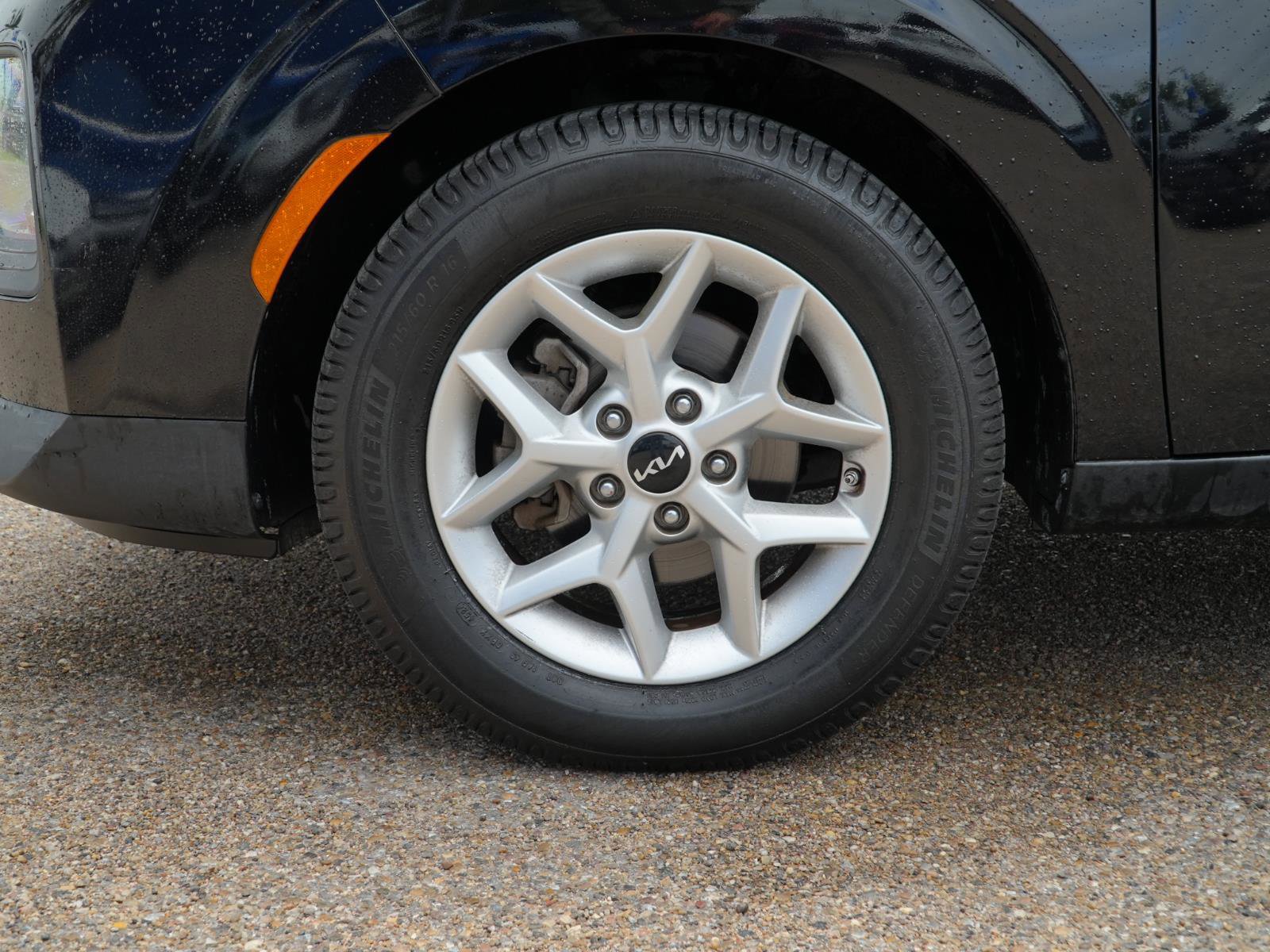 Used 2022 Kia Soul LX w/ Technology Package FWD image 10