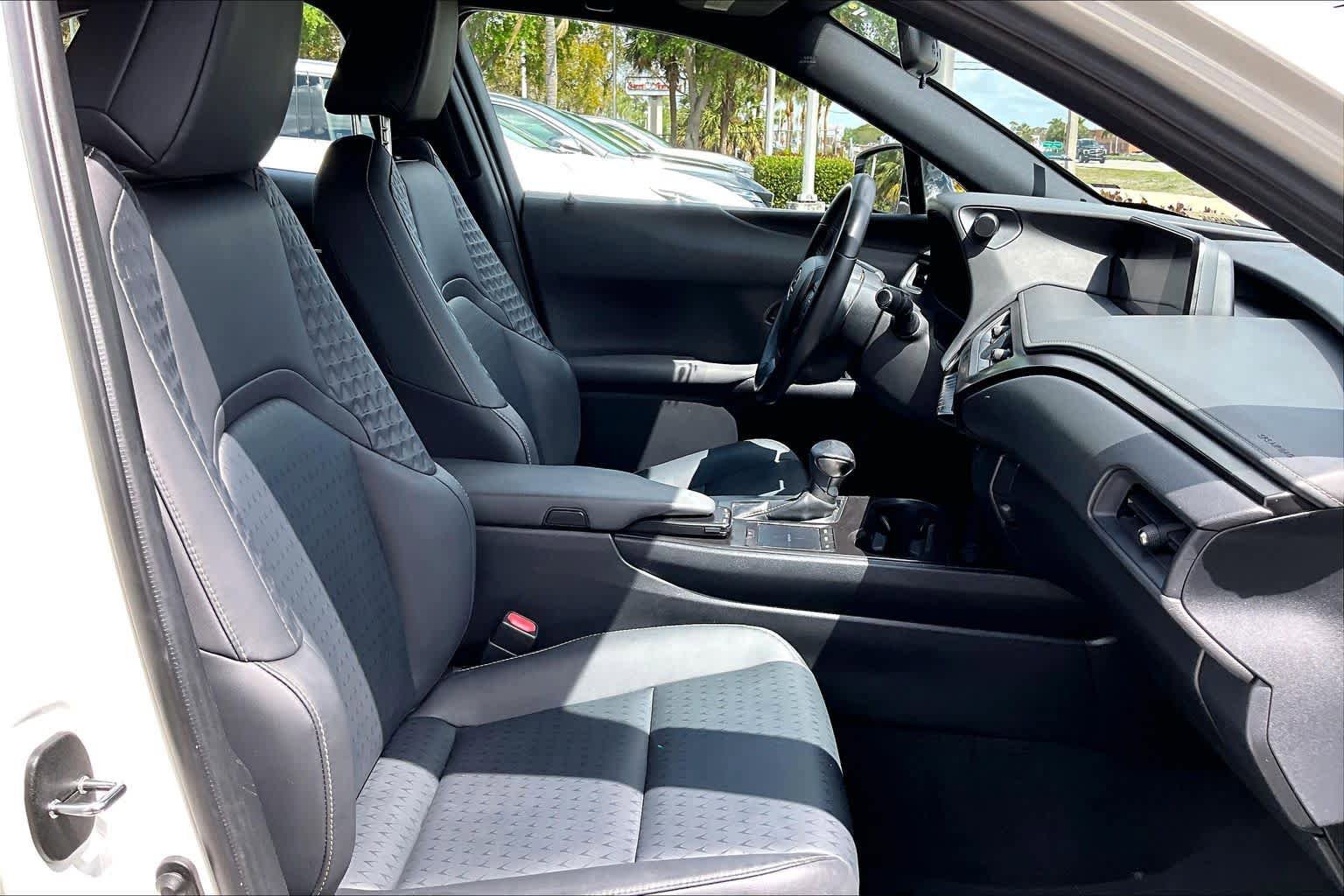 Used 2021 Lexus UX 200 w/ Accessory Package (Z1) image 9