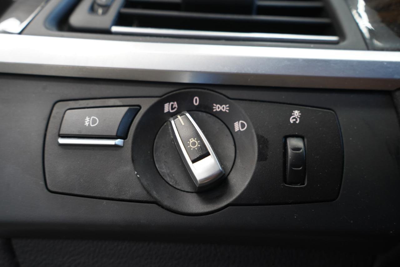 Used 2013 BMW 640i Convertible image 32