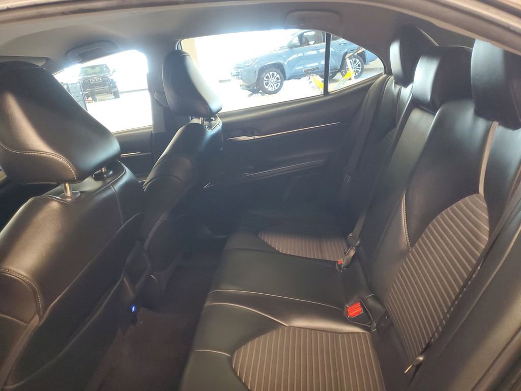 Used 2022 Toyota Camry SE image 10