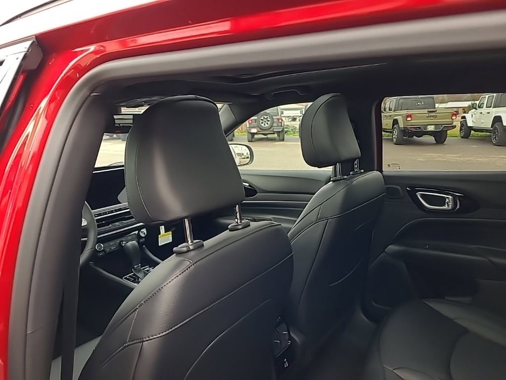 New 2026 Jeep Compass Latitude w/ Sun and Sound Group image 23