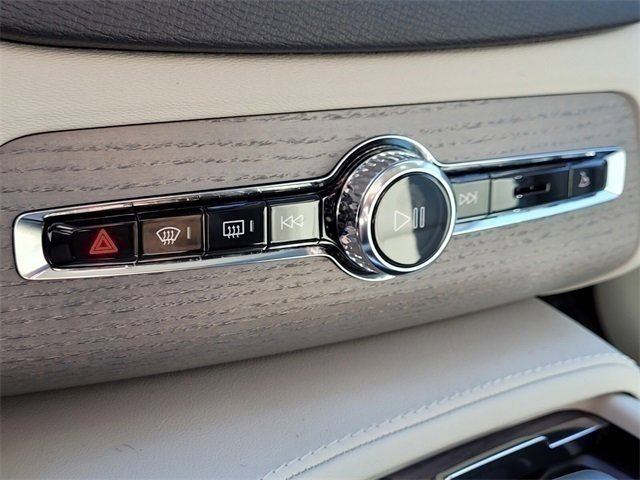 Certified 2025 Volvo XC90 T8 Plus image 21