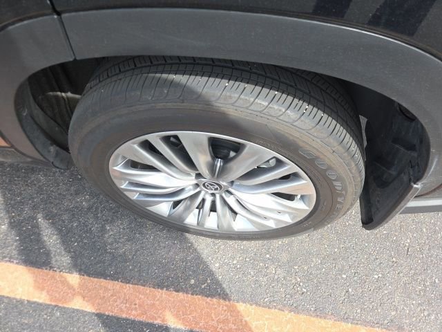 Used 2023 Toyota Highlander Platinum image 7