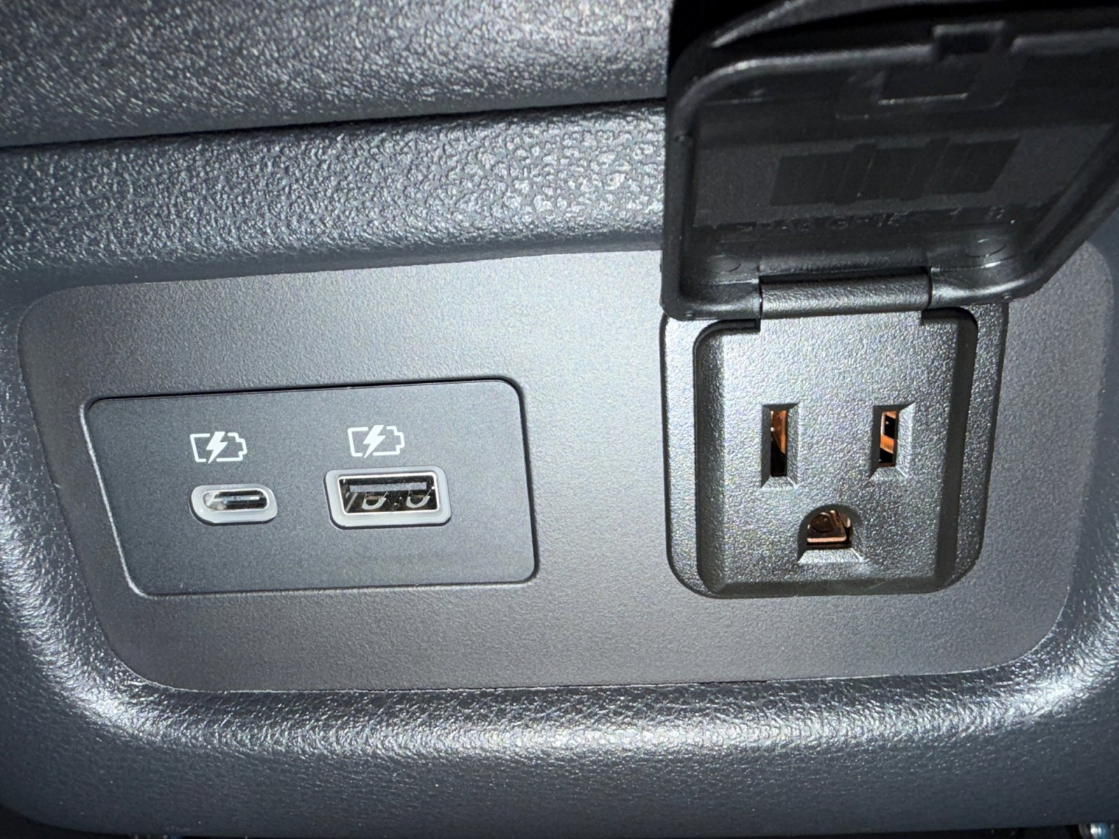 Used 2024 Nissan Pathfinder Platinum w/ Cargo Package image 39