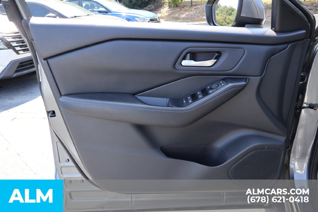 Used 2024 Nissan Rogue SV FWD image 10