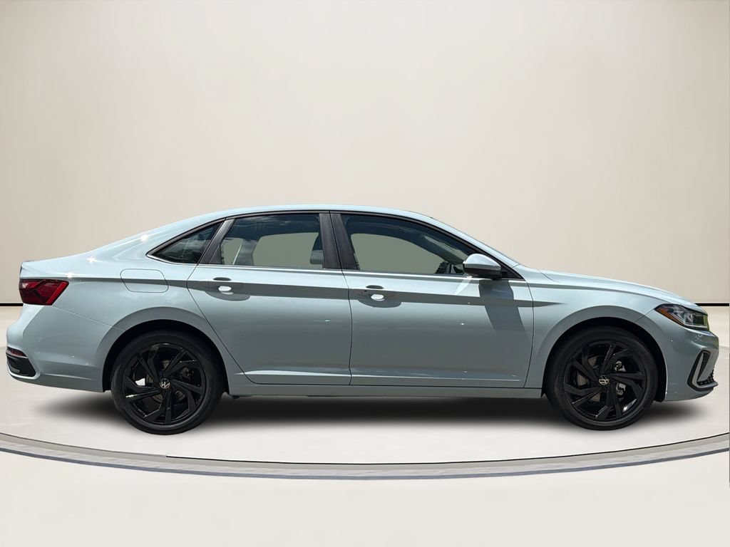 New 2026 Volkswagen Jetta SE FWD image 2