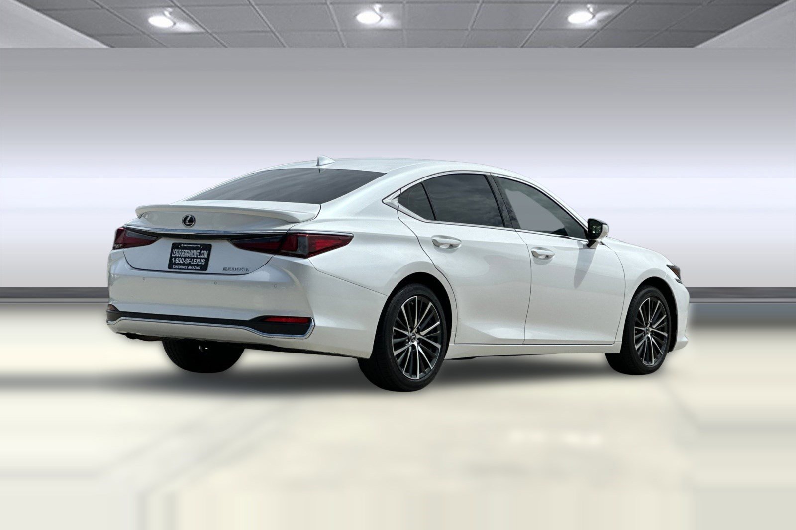 Used 2024 Lexus ES 300h w/ Premium Package image 8