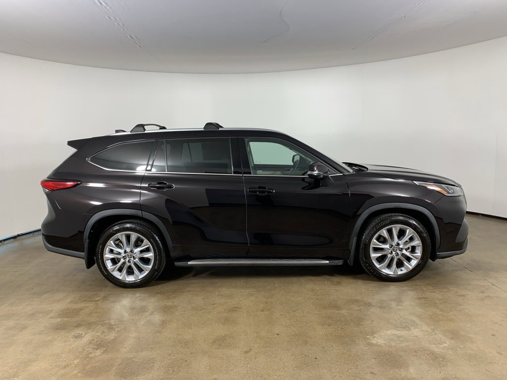 Used 2022 Toyota Highlander Limited image 7