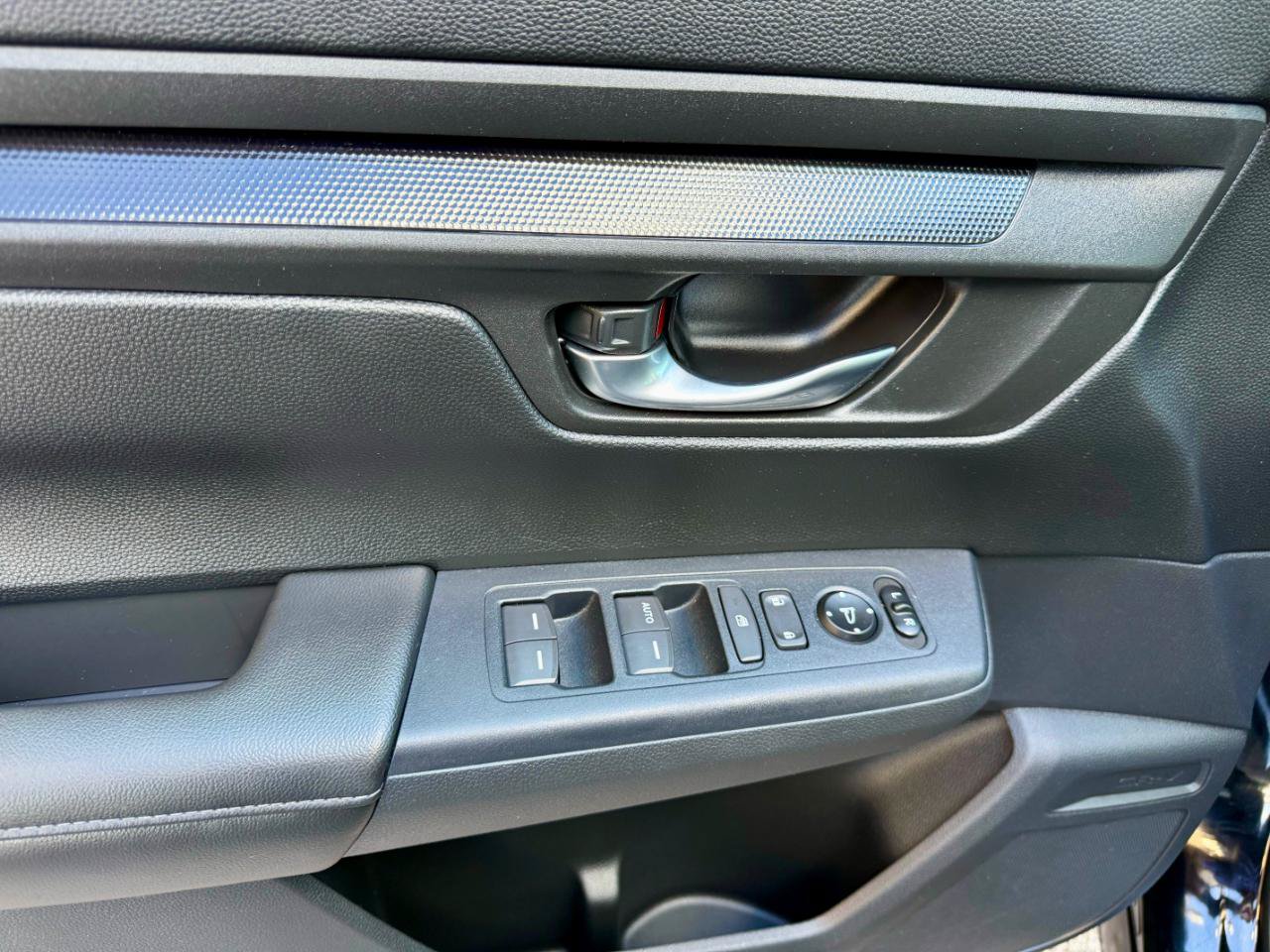 Used 2025 Honda CR-V LX image 12
