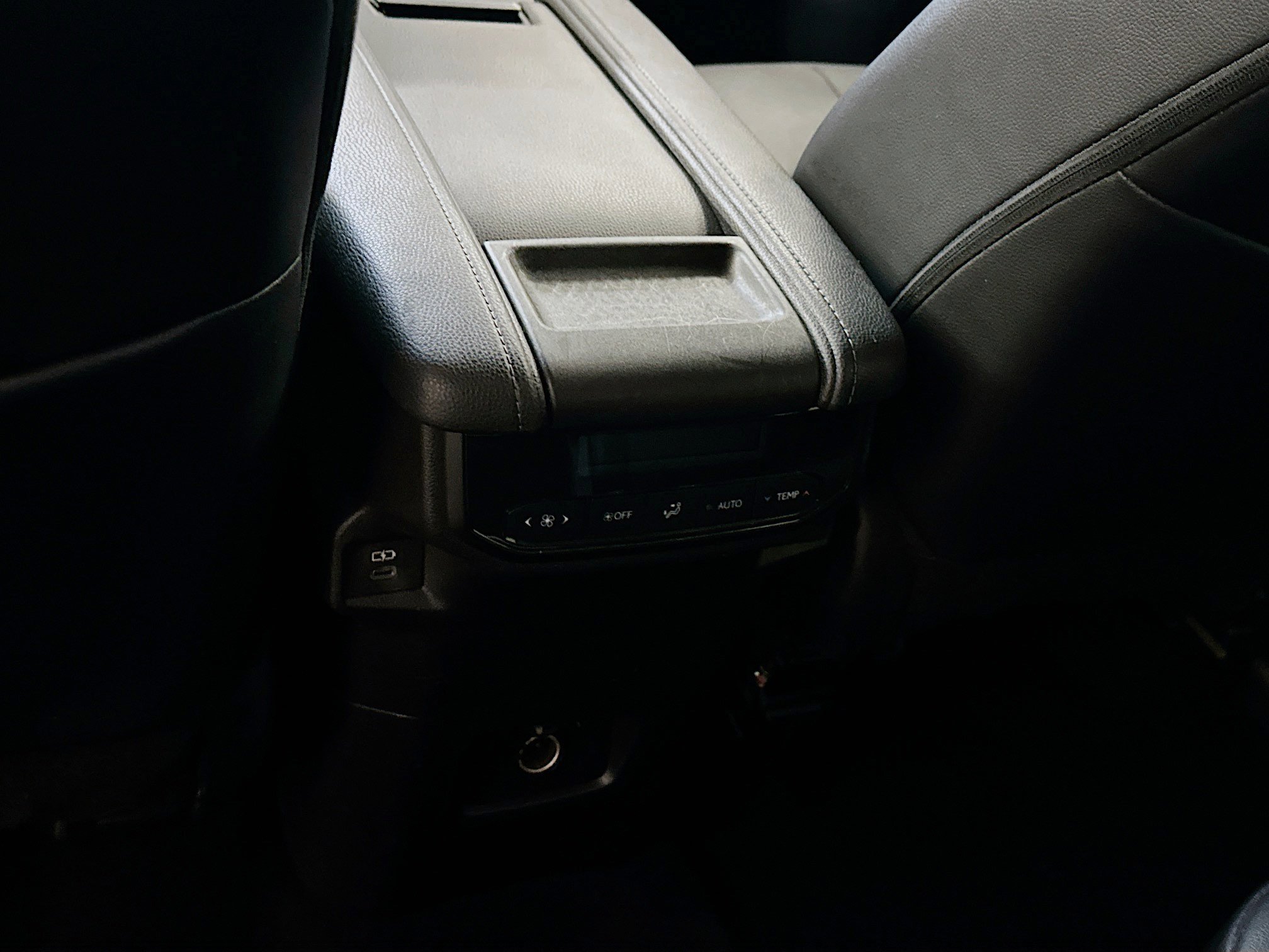 Used 2025 Toyota Grand Highlander AWD image 28