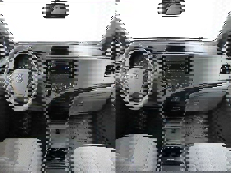 Used 2014 Toyota Sienna LE image 8