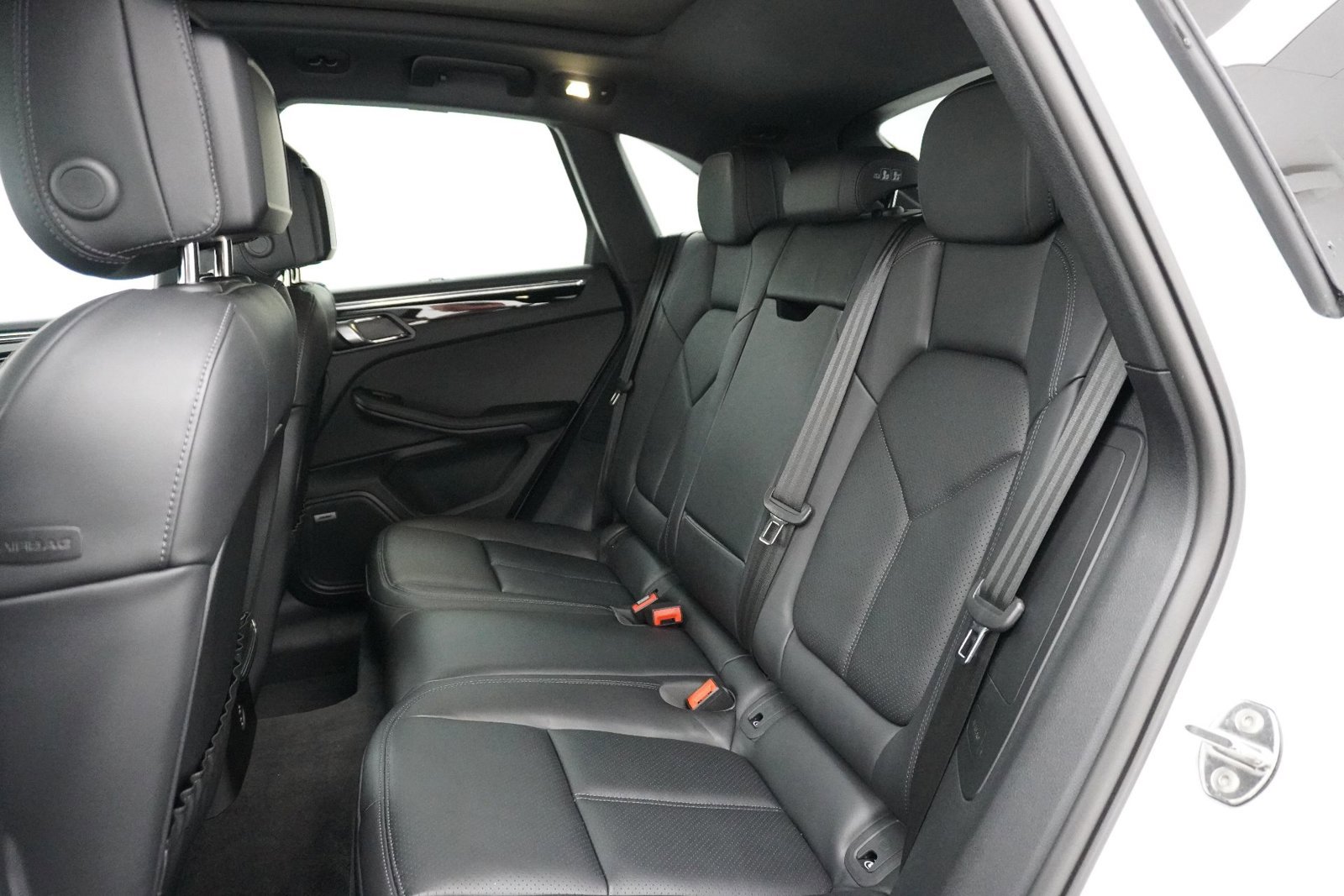 Certified 2025 Porsche Macan image 15