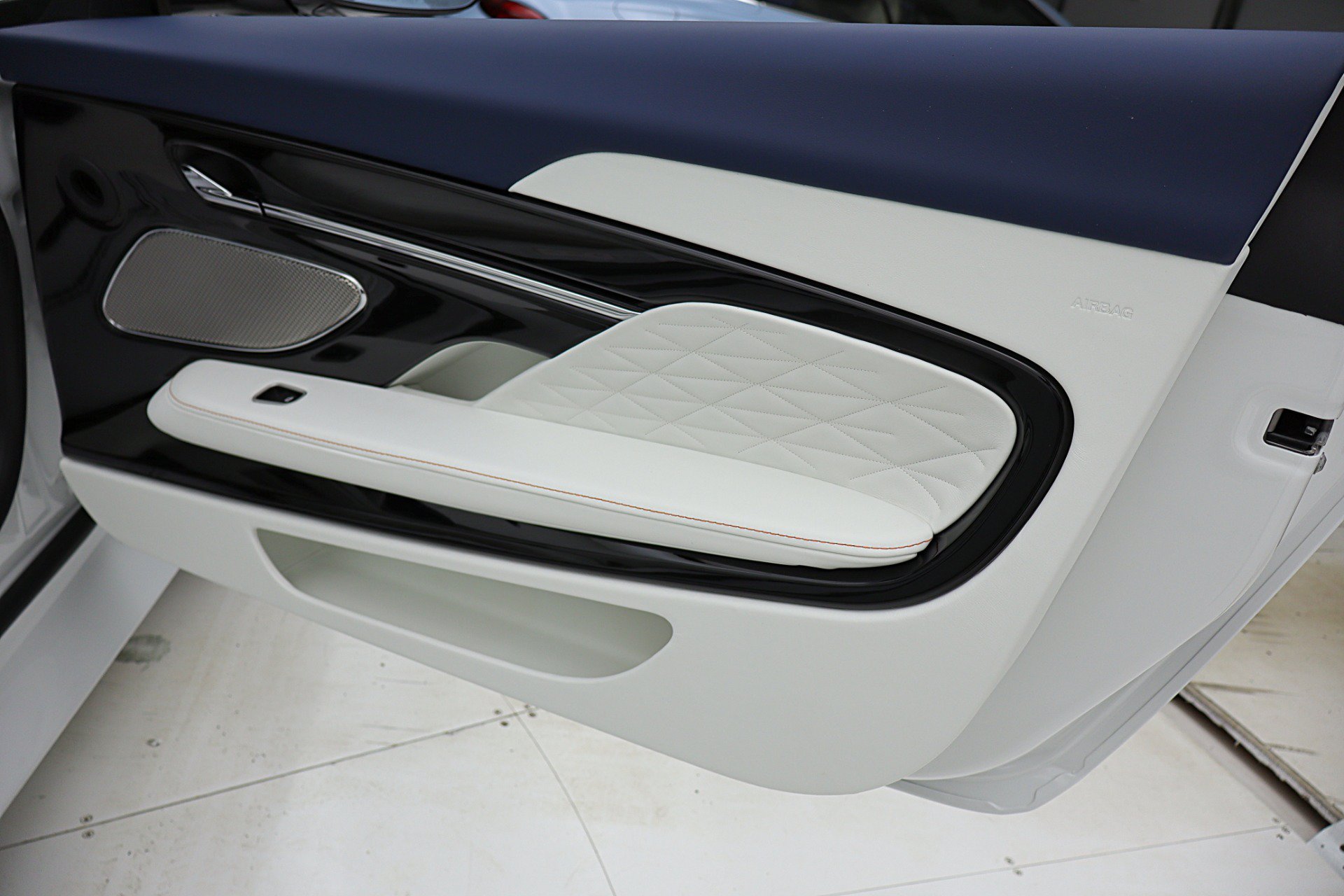 Used 2026 Aston Martin DB12 Convertible RWD image 55
