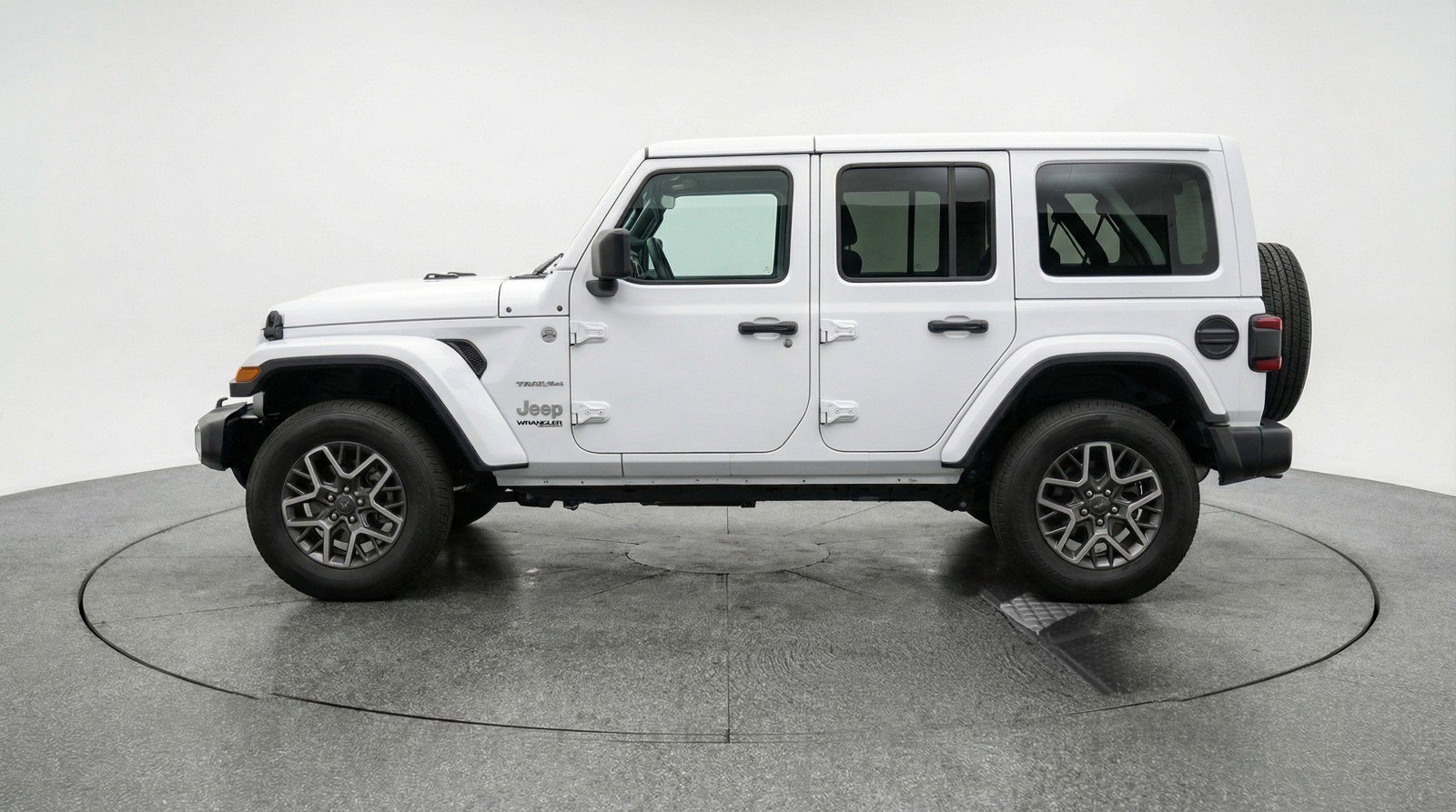 Used 2025 Jeep Wrangler Sahara AWD/4WD image 5