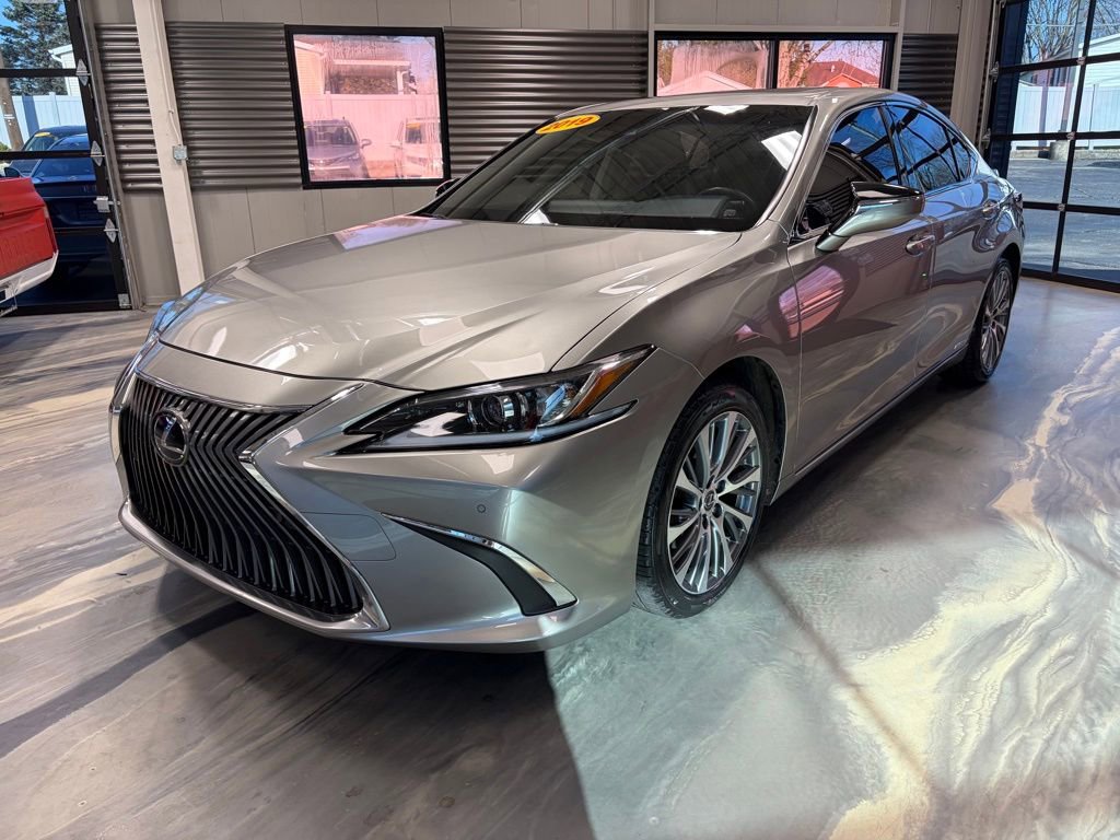Used 2019 Lexus ES 300h w/ Premium Package image 3
