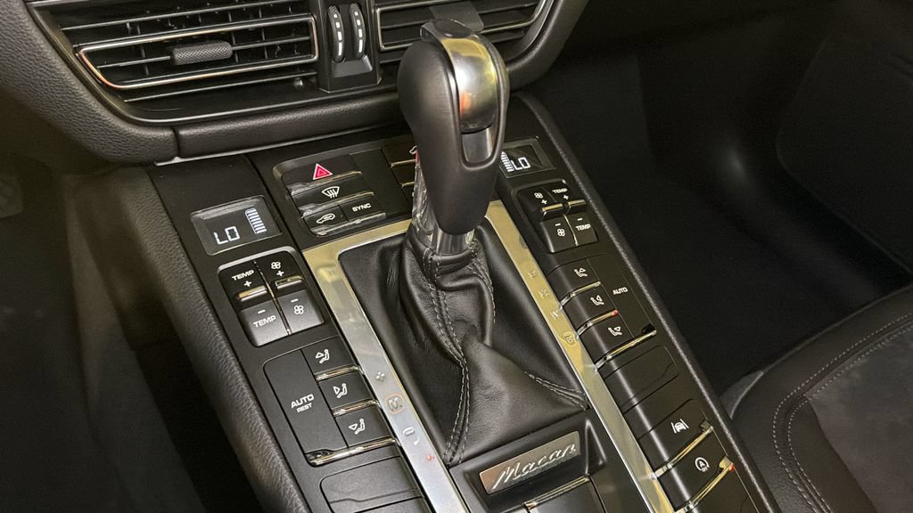 Used 2019 Porsche Macan AWD/4WD image 26