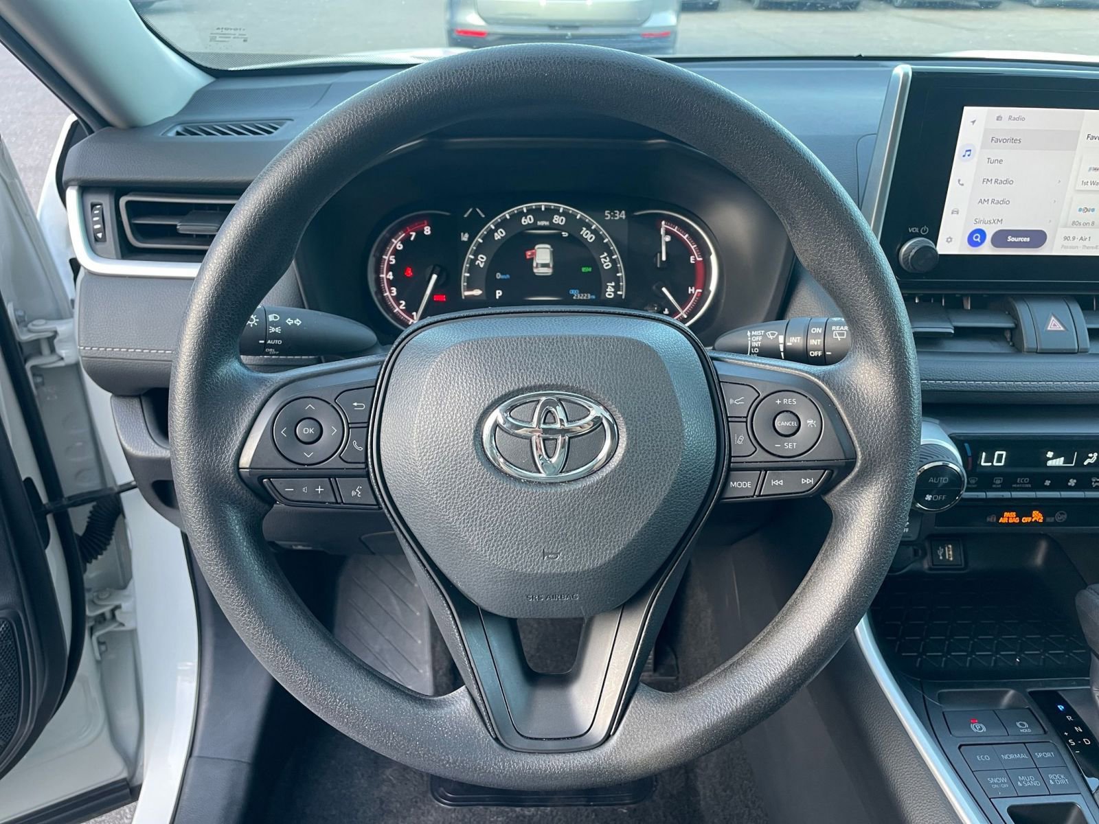 Used 2025 Toyota RAV4 XLE image 28