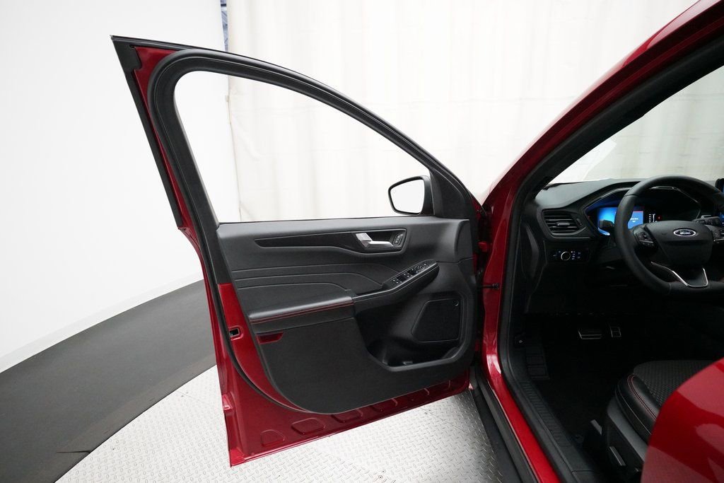 Used 2023 Ford Escape ST-Line w/ Tech Pack #1 image 28