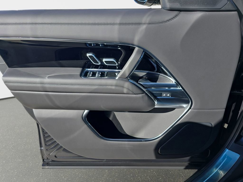New 2026 Land Rover Range Rover SE image 28