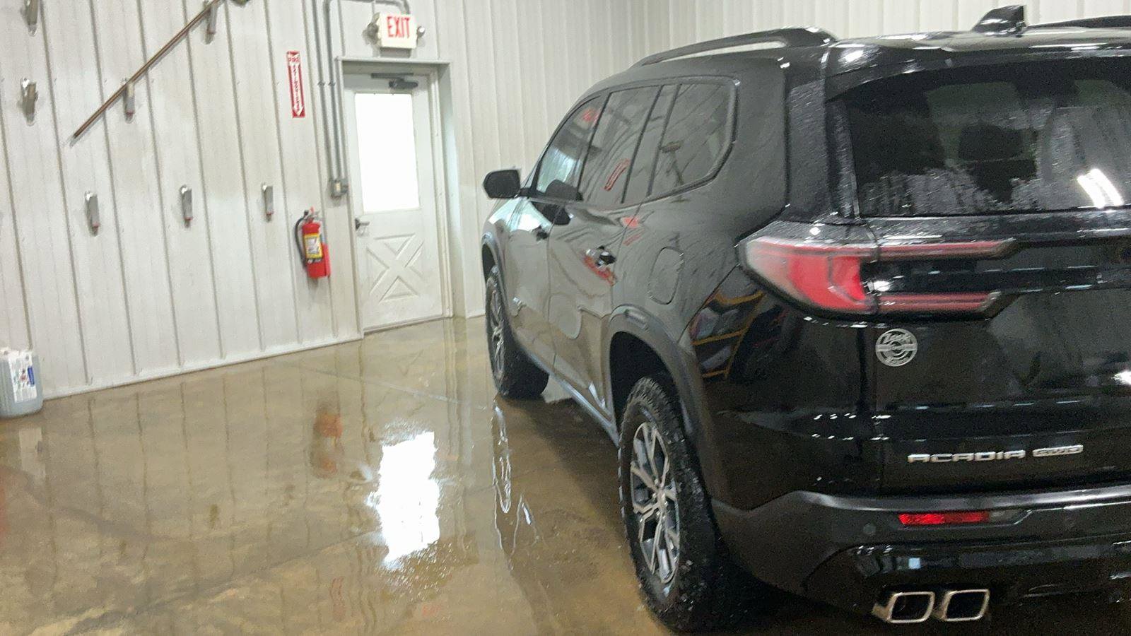 Used 2024 GMC Acadia AT4 w/ Luxury Package AWD/4WD image 7