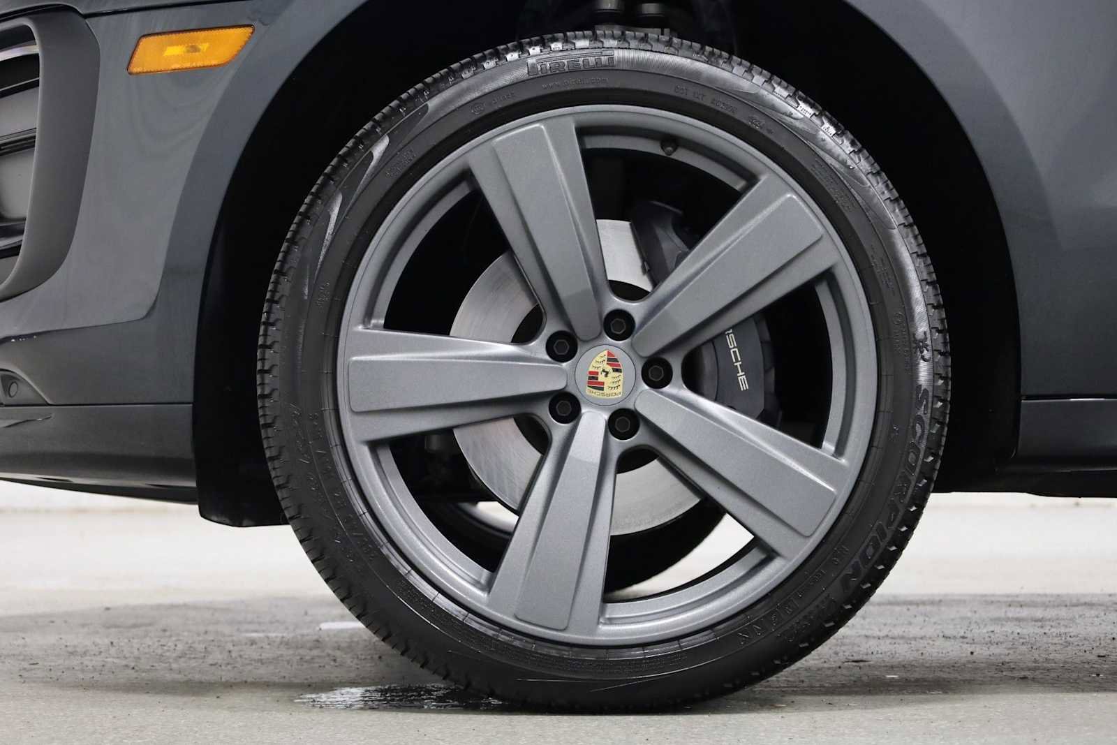 Certified 2024 Porsche Macan AWD/4WD image 40