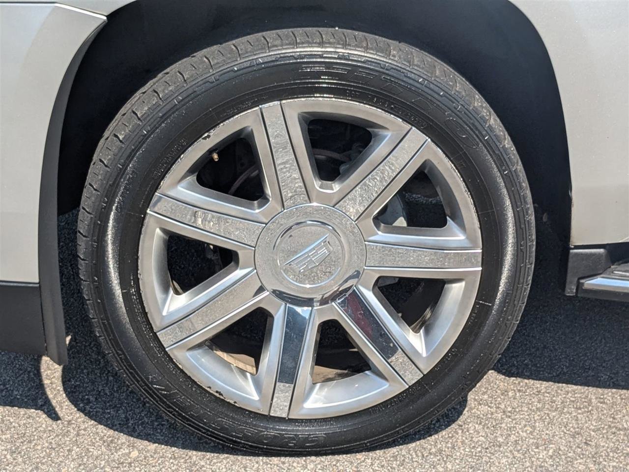 Used 2017 Cadillac Escalade Luxury AWD/4WD image 10