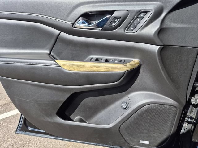 Used 2019 GMC Acadia Denali AWD/4WD image 14