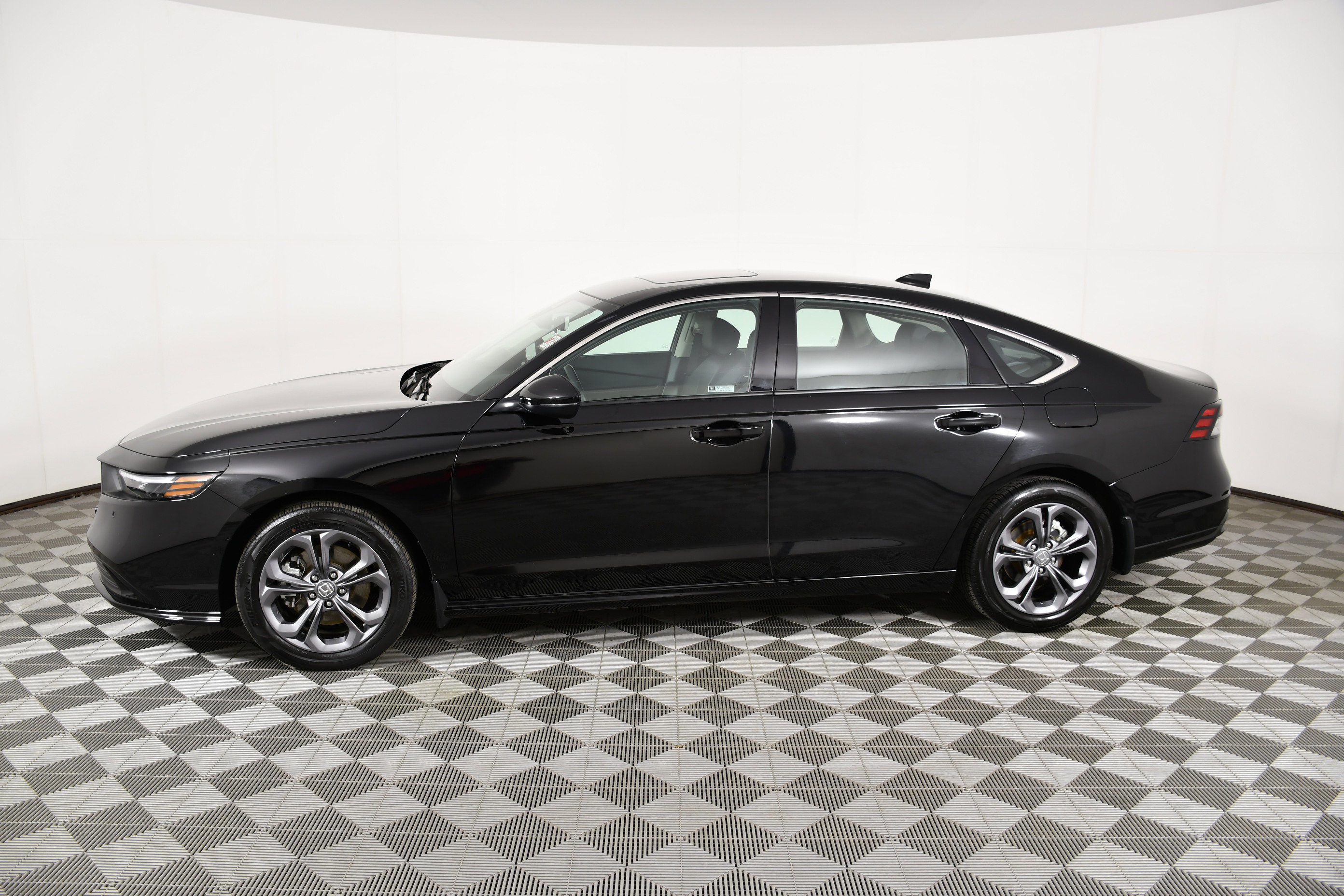 Used 2025 Honda Accord EX-L image 8