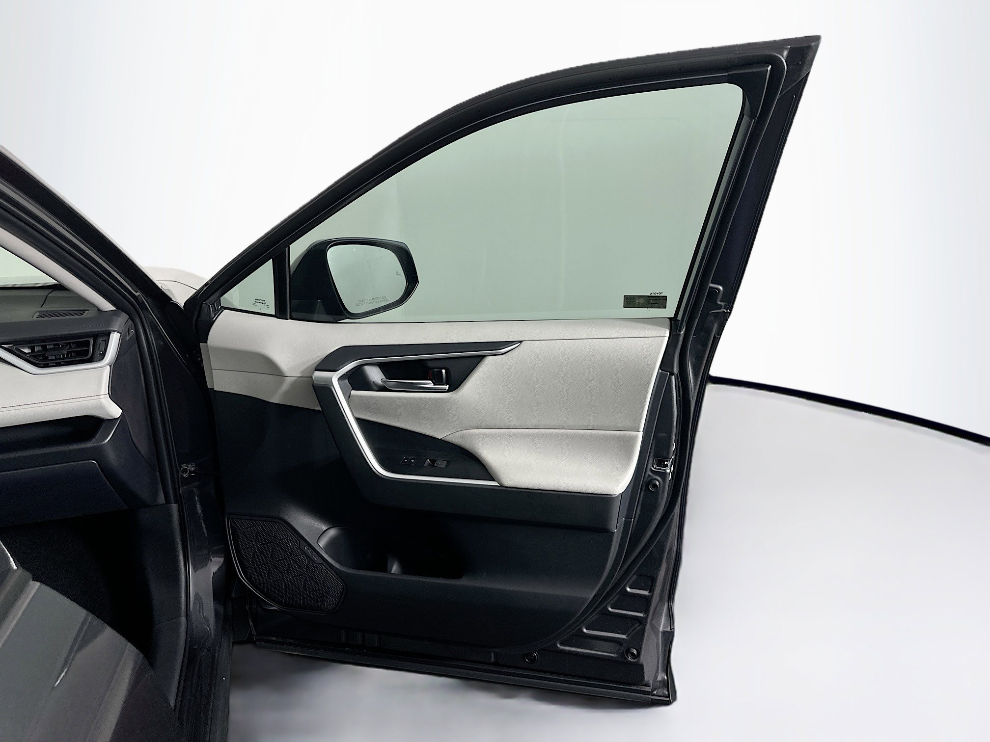 Used 2025 Toyota RAV4 XLE w/ Convenience Package image 34