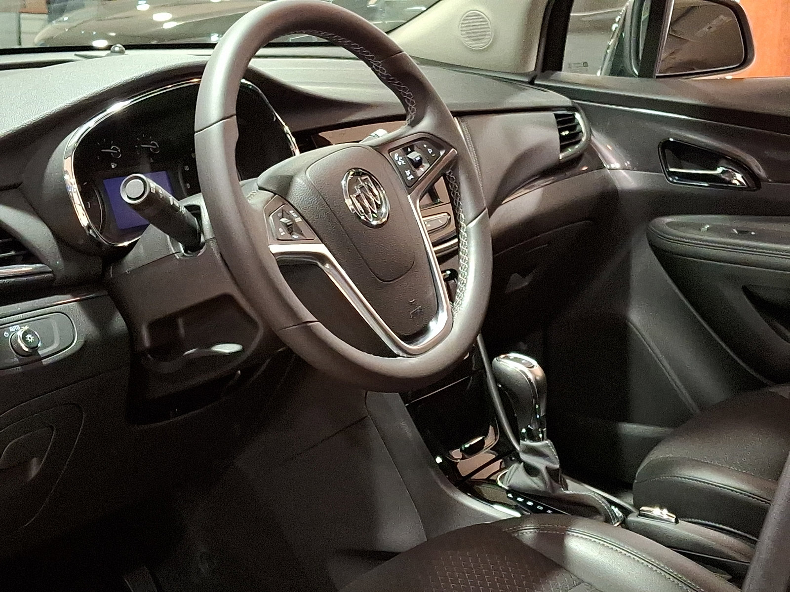 Certified 2022 Buick Encore Preferred w/ Safety Package image 18