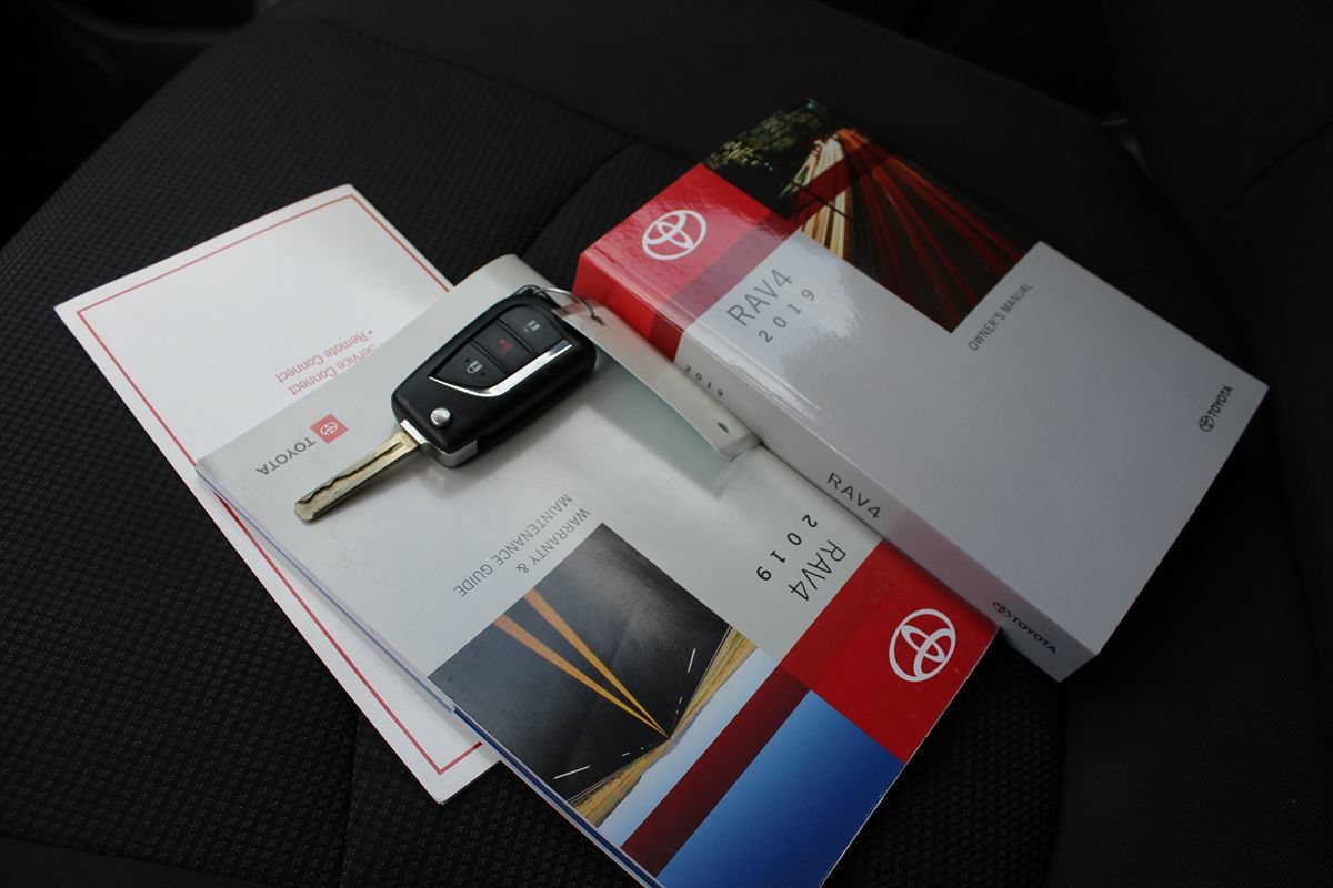 Used 2019 Toyota RAV4 LE w/ Carpet Mat Package FWD image 27