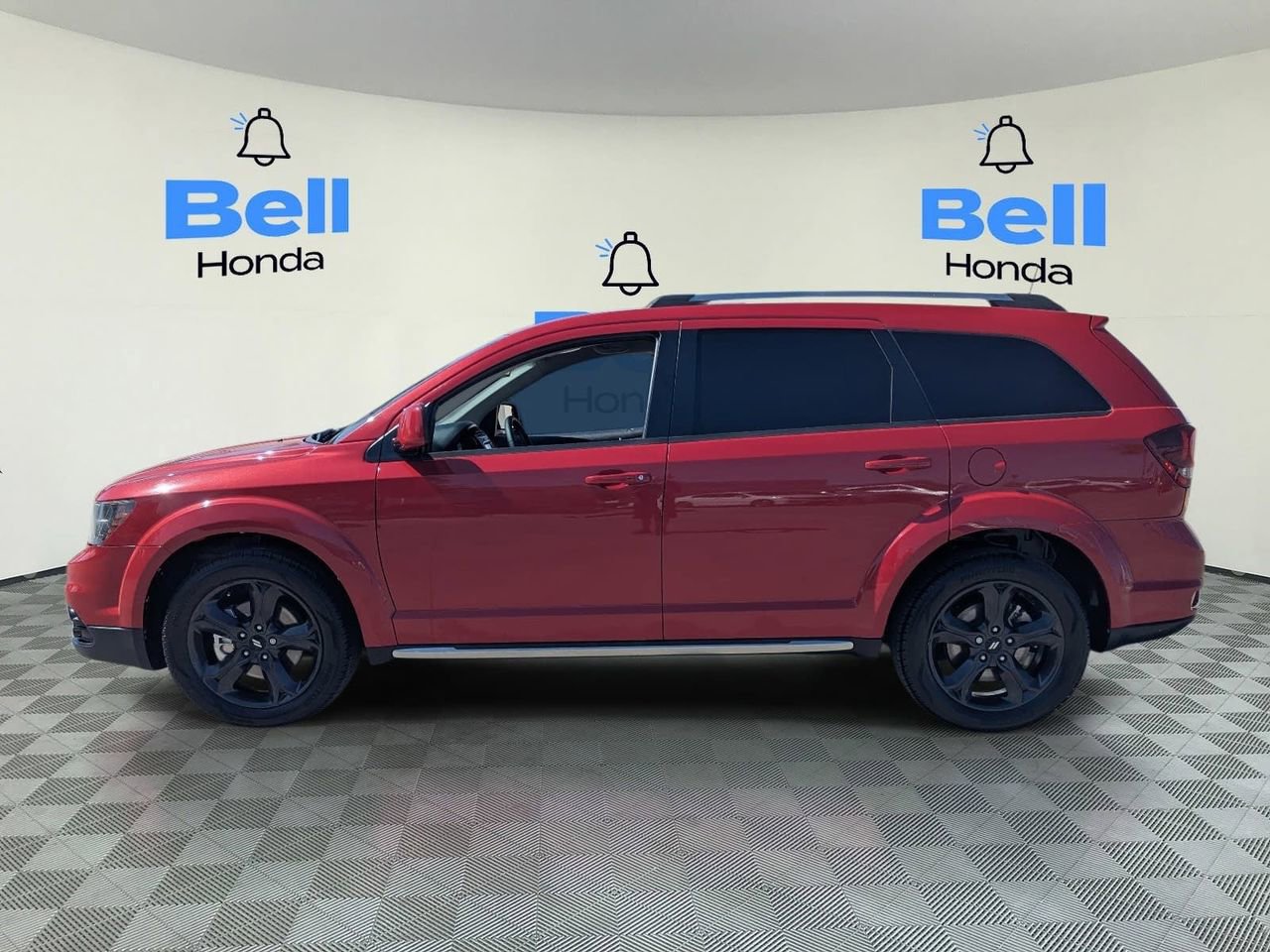 Used 2019 Dodge Journey Crossroad w/ Driver Convenience Group FWD image 2